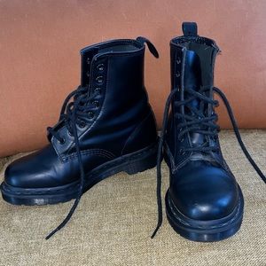 Black on black Dr Marten 1460 Leather Lace Up Boot | Size 6w/5m